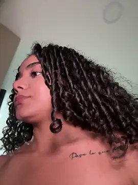 Curlyierr Adlı Modelin Canlı XXX Sohbeti