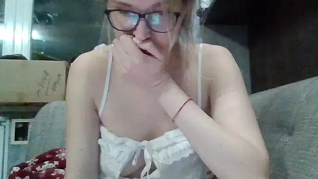 Jugira Chat XXX in diretta