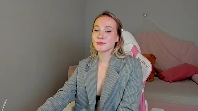 ElaraVoltage Chat XXX live