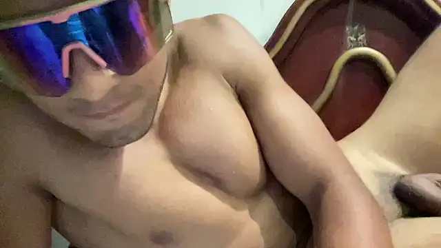 hardbody_19: онлайн-секс-чат