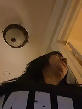 LittleMissEeve élő XXX-chatje