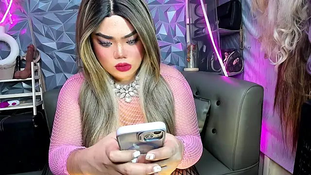 AlwaysHornyMiaのライブXXXチャット