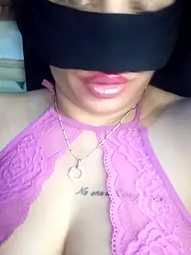 Zouzou_sexy Show in webcam