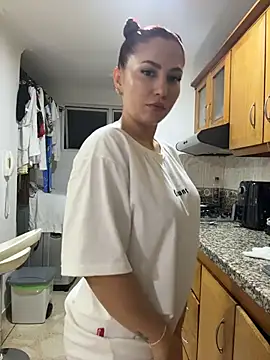 zafiro_mo0n's Live XXX Chat