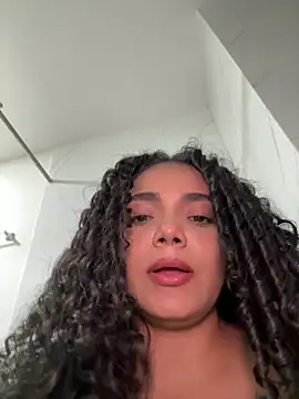 Curlyierr Chat XXX in diretta