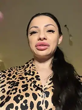 Czat XXX na żywo – Layana_Ro