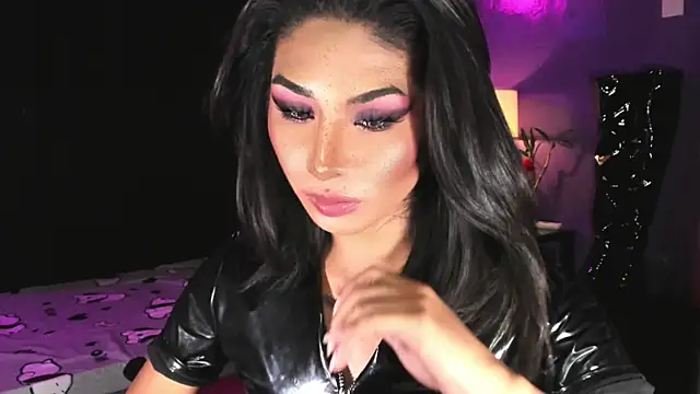 MaxxineMorenaTsのウェブカメラショー