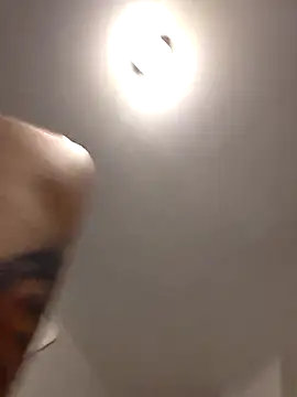 Chat XXX en directo de DoggiiDick