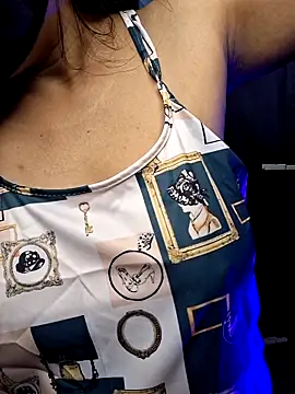 Nisha027 élő XXX-chatje