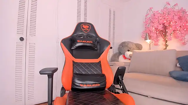 kitty_miaa live XXX chat