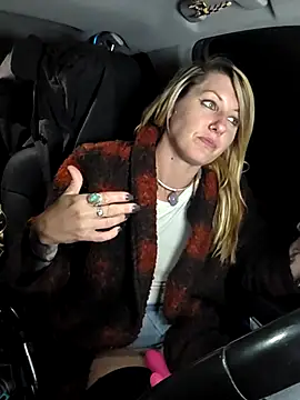 SheIsSomething 网络视讯表演