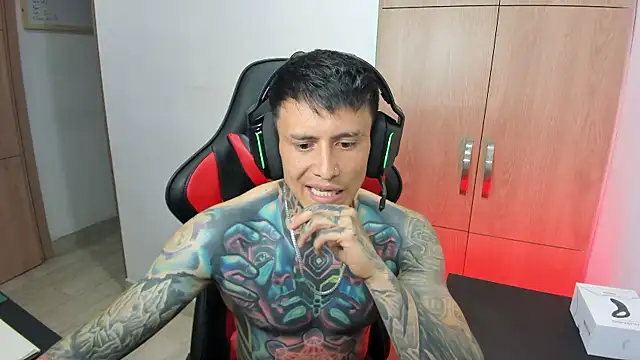 Chrissblack Show in webcam