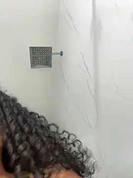 CurlyierrのライブXXXチャット