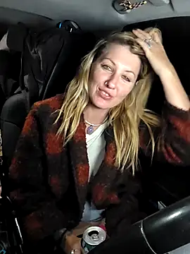 SheIsSomething Pertunjukan Webcam