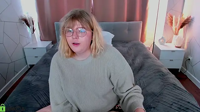 luna_c0ra: απευθείας συνομιλία ΧΧΧ