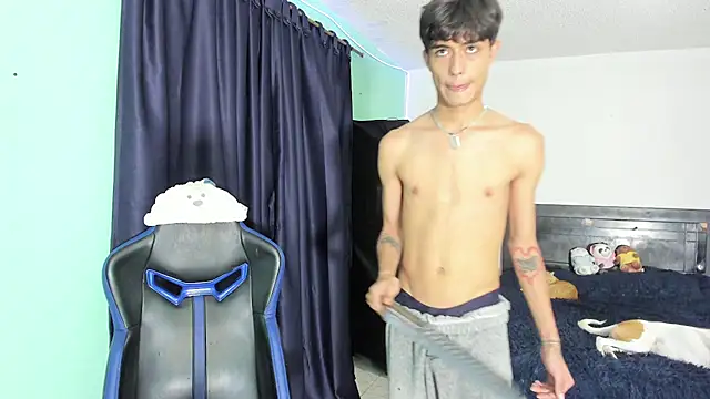 TYLERhHOT2005: διαδικτυακό σόου στην κάμερα