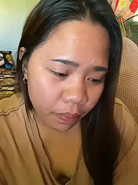 _UrSingleMamiBella_: онлайн-секс-чат