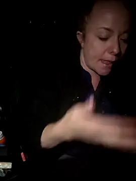 julimonroe's Live XXX Chat