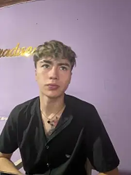 AlexanderCollman2 Show in webcam