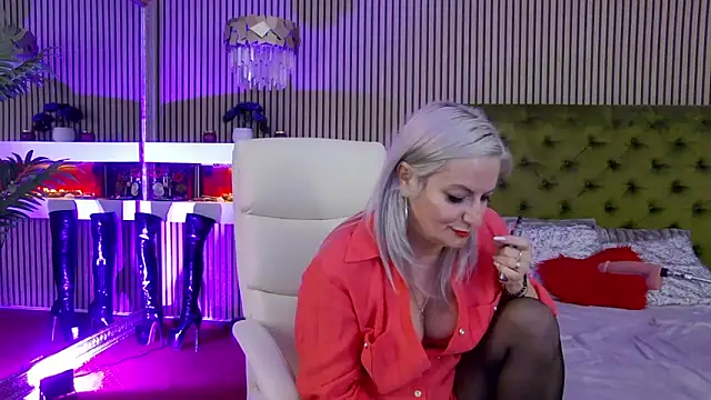 LadyTouch Adlı Modelin Canlı XXX Sohbeti