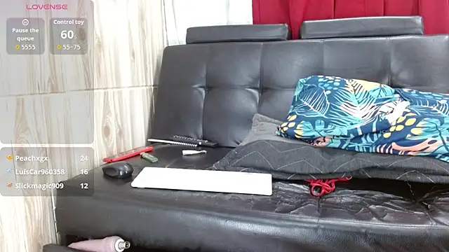 Camil4_milf_1 现场XXX聊天