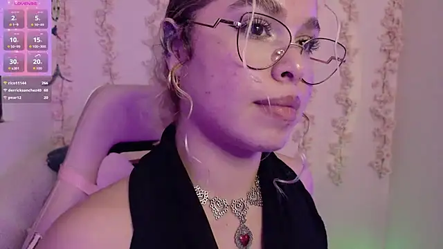 Haelycute's Live XXX Chat