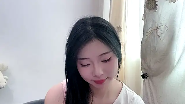 yiyibaby2026: διαδικτυακό σόου στην κάμερα