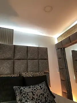 Chat +18 de BrigitteVons ao vivo