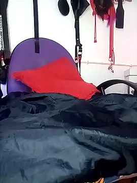 Chatroom XXX en direct de LucyStrike_