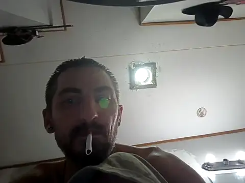 Bi_curious86's Webcam Show