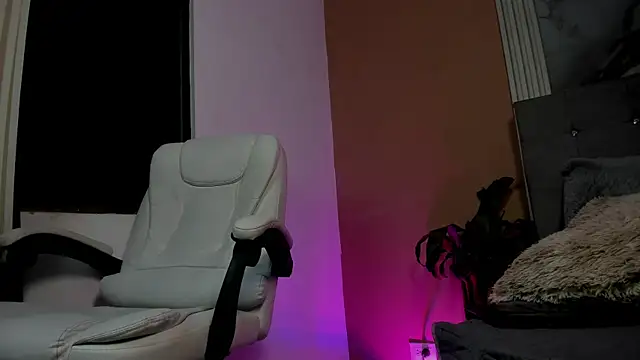 eren_jeager: διαδικτυακό σόου στην κάμερα