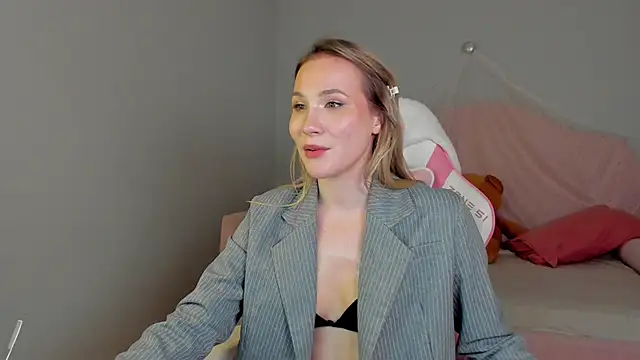 ElaraVoltage Live XXX Chat