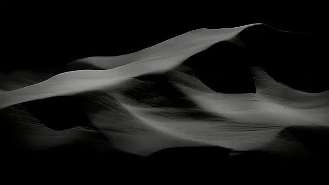 Ninavale: διαδικτυακό σόου στην κάμερα