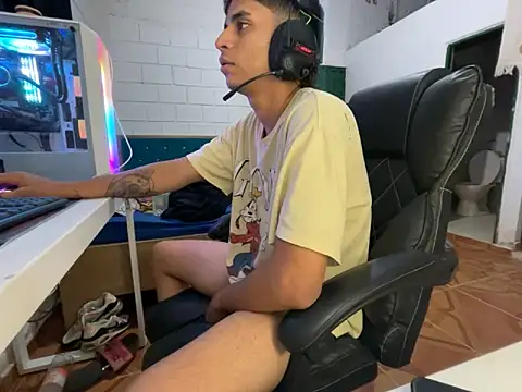 Show modela Max_TheHorseDick na web-kameri