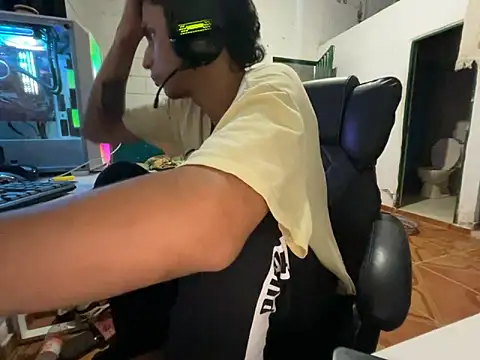 Max_TheHorseDick webcam show