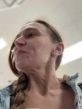 lunagirl13: διαδικτυακό σόου στην κάμερα