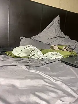 BlackCockPleaser: διαδικτυακό σόου στην κάμερα