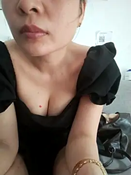 Ivy_Trix2 Live XXX-Chat