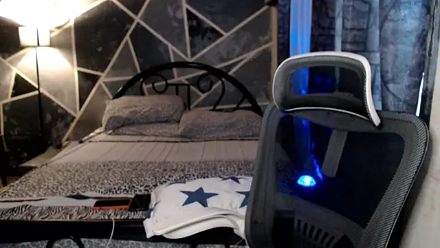 Pokazy przed kamerką – demeterfoxx