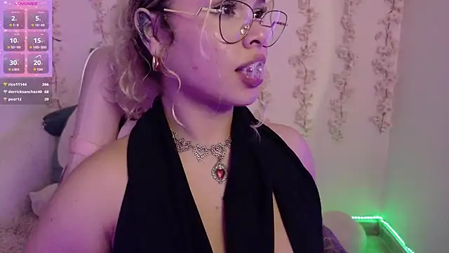 Haelycute's Live XXX Chat