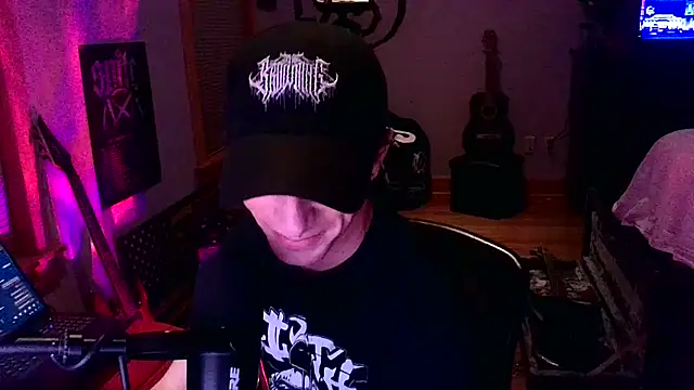 LEVIATHANX666: διαδικτυακό σόου στην κάμερα