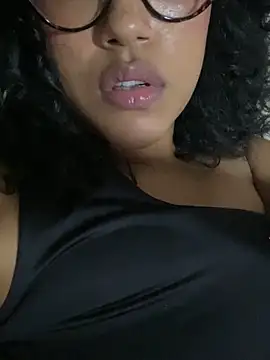 Kittybrown18's Live XXX Chat