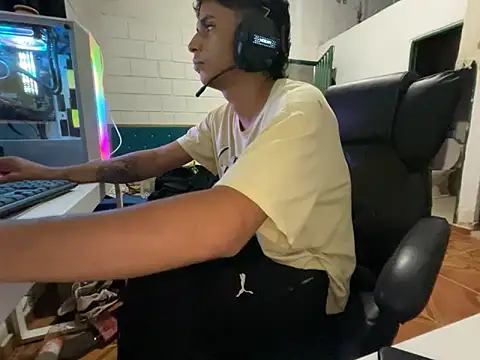 Max_TheHorseDickn Webbikameraesitys