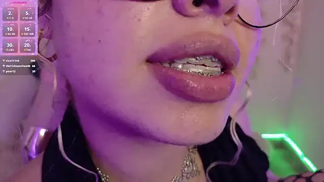 Haelycute's Live XXX Chat