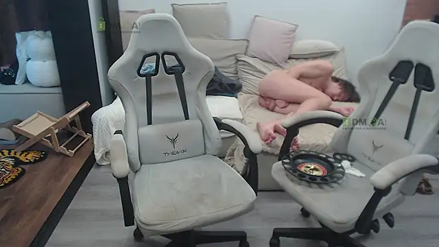 Sunny-Girl1: διαδικτυακό σόου στην κάμερα