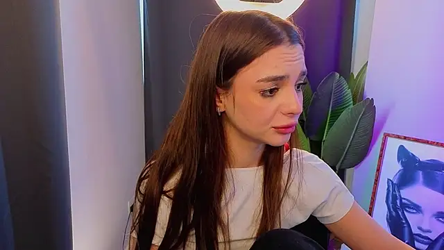 LauraHansil Chat XXX in diretta