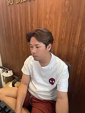 Titanryu 在線直播表演