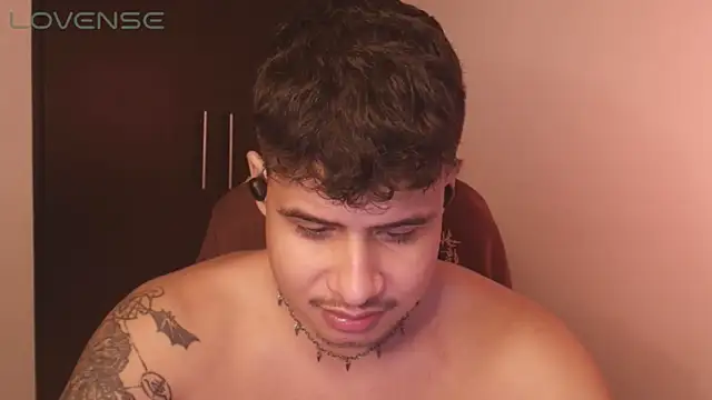 BjornSteel: διαδικτυακό σόου στην κάμερα