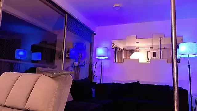 mandi4pole_ élő XXX-chatje