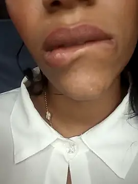 FlorSalvaje_のライブXXXチャット